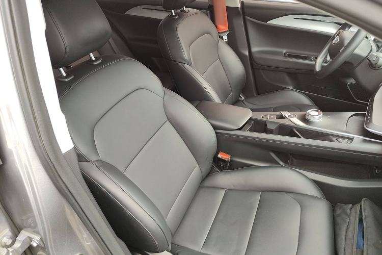 Used Geometry A 2024 410KM Travel Edition Right Front Seat