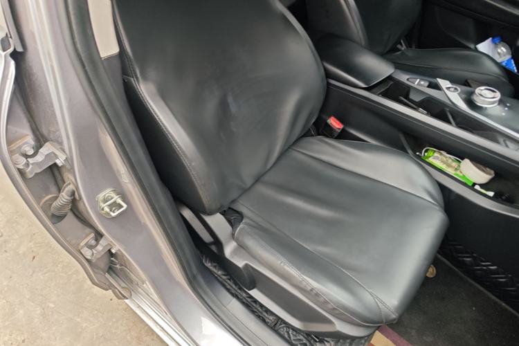 Used Geometry A 2024 410KM Travel Edition Right Front Seat