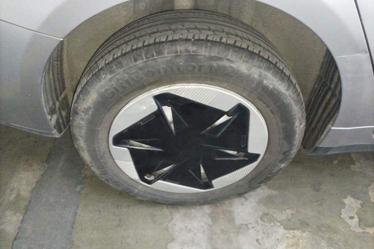 Used Geometry A 2024 410KM Travel Edition Right Rear Wheel Hub