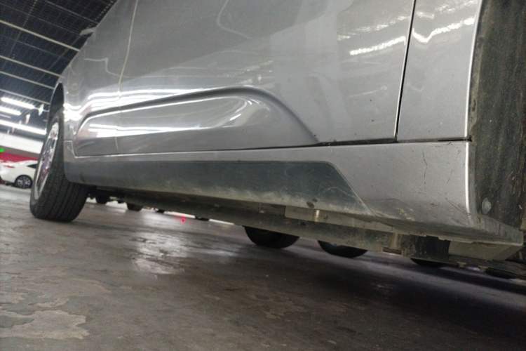 Used Geometry A 2024 410KM Travel Edition Right Side Sill