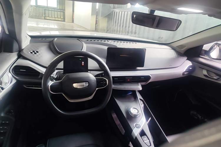 Used Geometry A 2024 410KM Travel Edition Center Console
