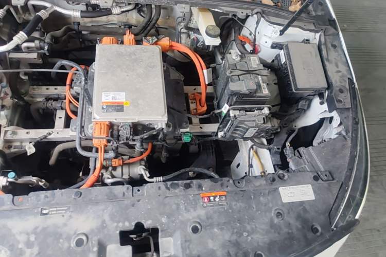 Used Geometry A 2024 410KM Travel Edition Engine Bay Left