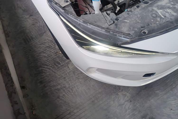 Used Geometry A 2024 410KM Travel Edition Right Front Headlight