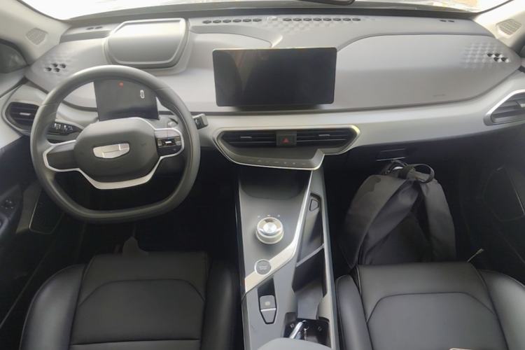Used Geometry A 2024 410 KM Business Edition Center Console