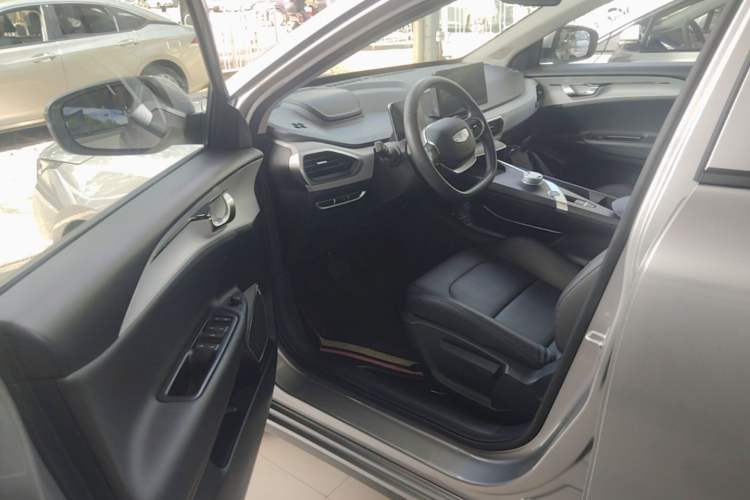 Used Geometry A 2024 410 KM Business Edition Driver Seat