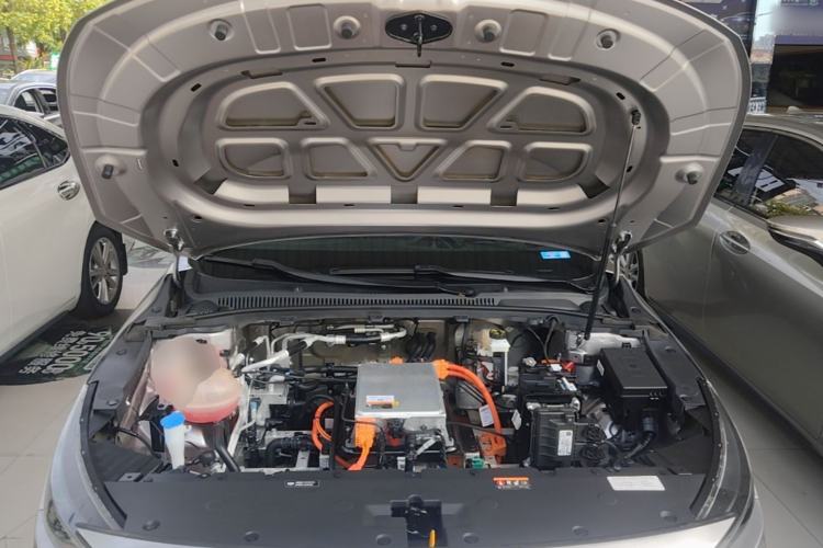 Used Geometry A 2024 410 KM Business Edition Engine Bay