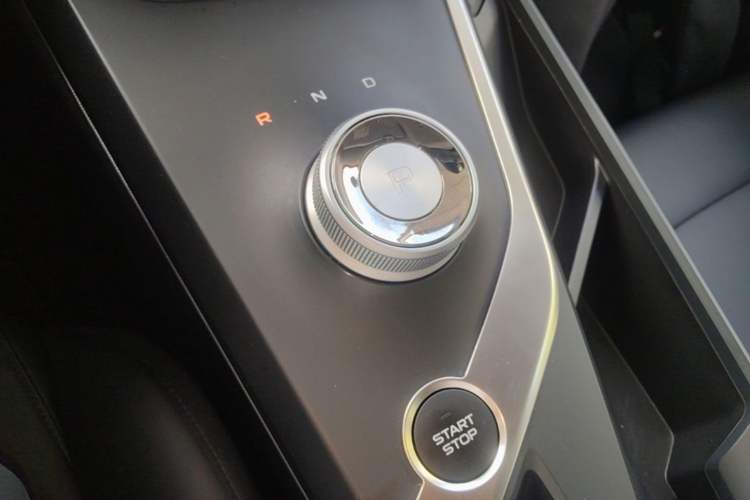 Used Geometry A 2024 410 KM Business Edition Gear Lever