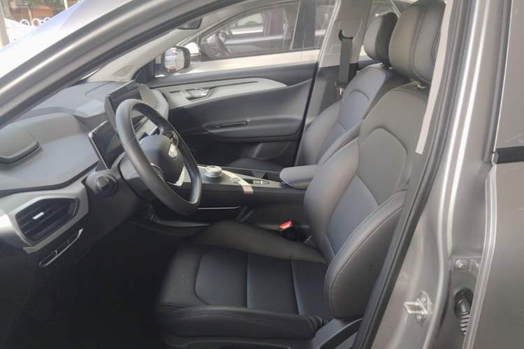 Used Geometry A 2024 410 KM Business Edition Left Front Seat