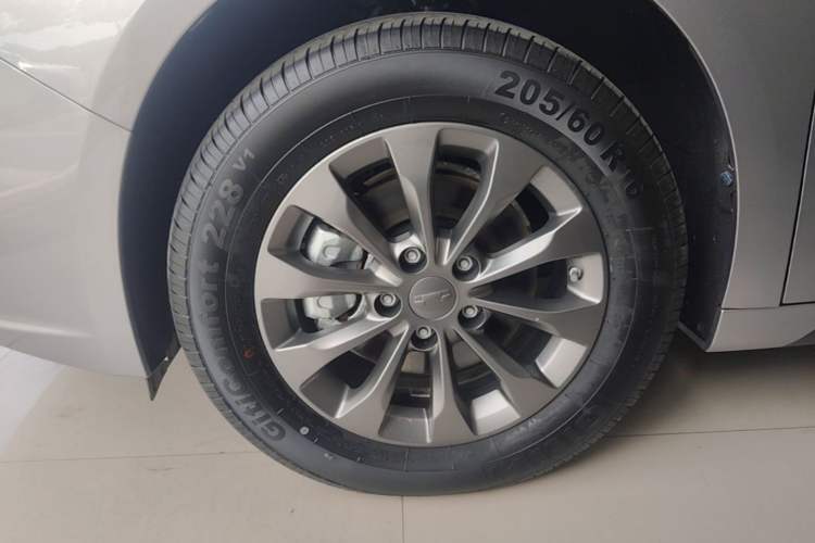 Used Geometry A 2024 410 KM Business Edition Left Front Wheel Hub