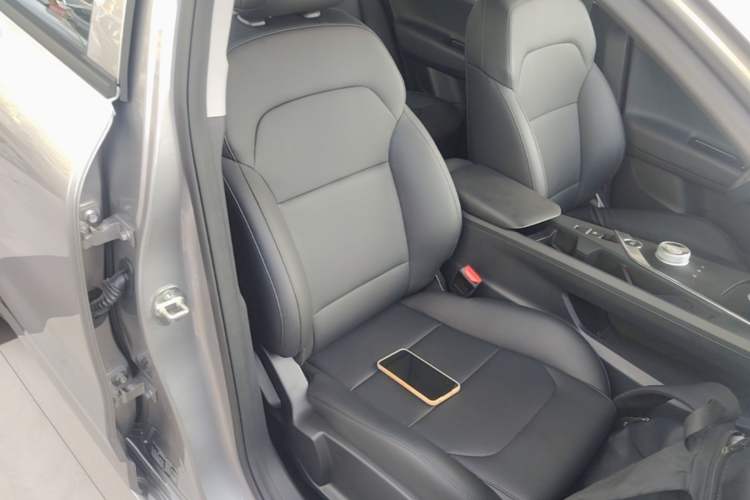 Used Geometry A 2024 410 KM Business Edition Right Front Seat
