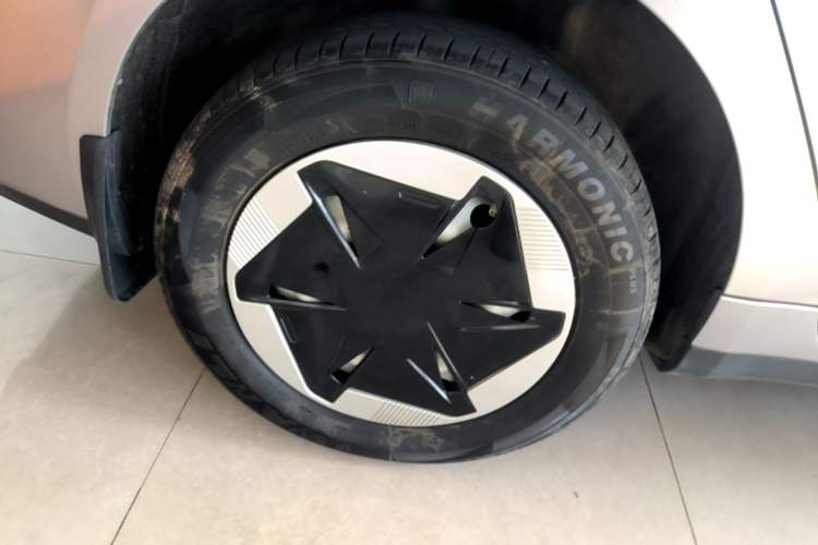 Used Geometry A 2024 500KM Travel Edition Right Rear Wheel Hub