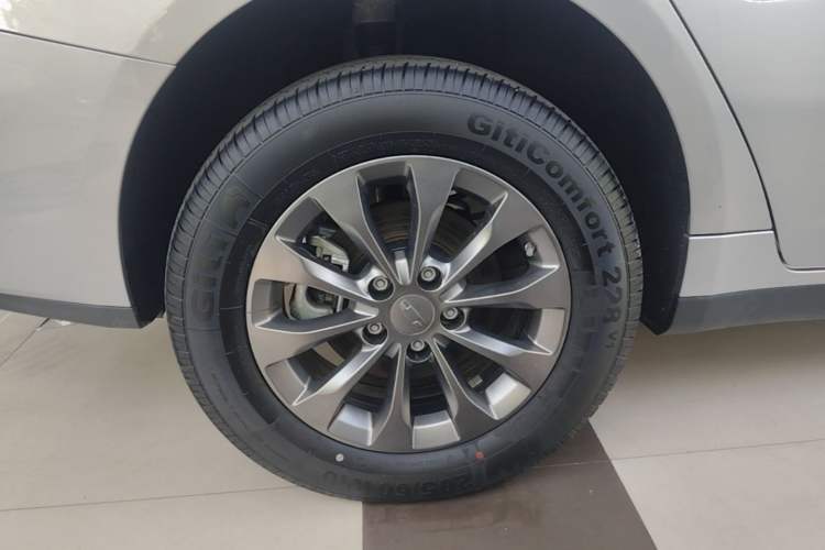 Used Geometry A 2024 410 KM Business Edition Right Rear Wheel Hub
