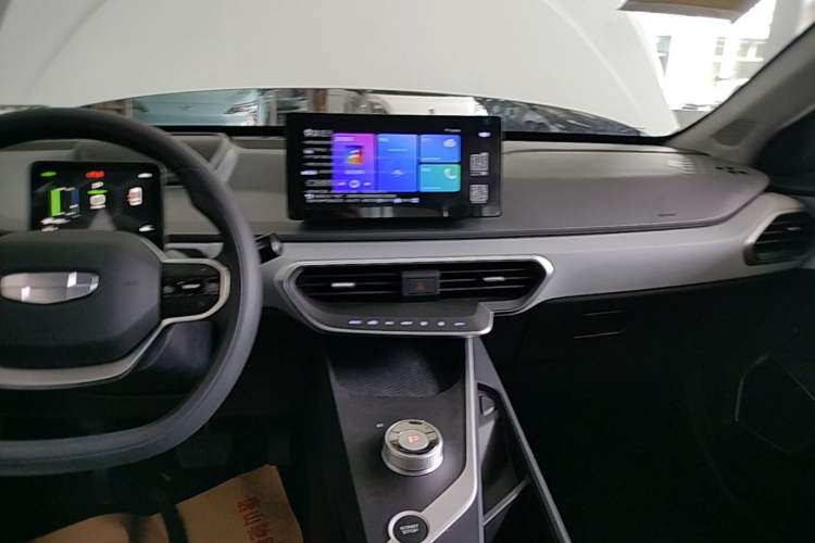 Used Geometry A 2024 500KM Travel Edition Audio And AC Panel