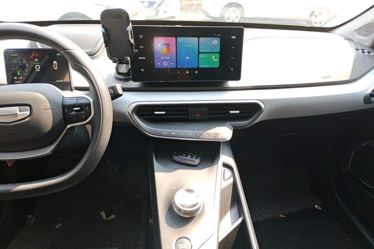 Used Geometry A 2024 410KM Travel Edition Audio And AC Panel
