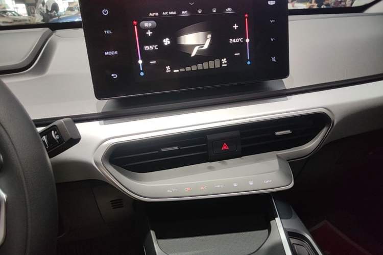 Used Geometry A 2024 410KM Travel Edition Audio And AC Panel
