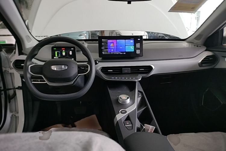 Used Geometry A 2024 500KM Travel Edition Center Console