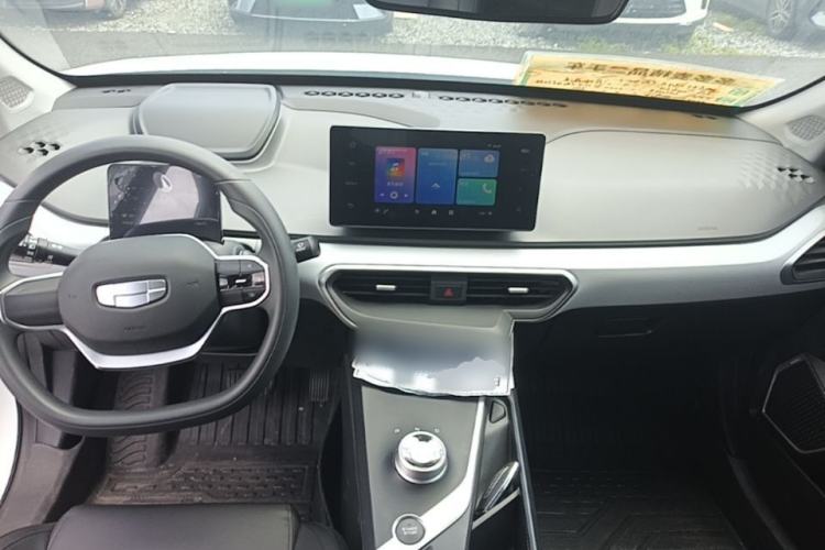 Used Geometry A 2024 500KM Travel Edition Center Console