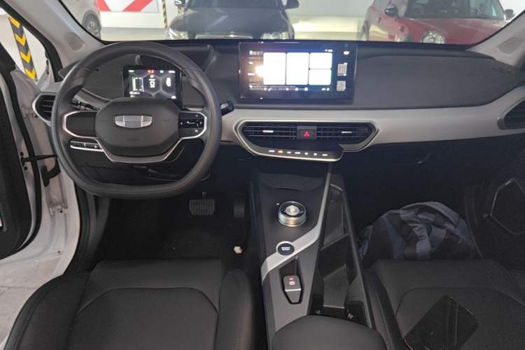 Used Geometry A 2024 500KM Travel Edition Center Console