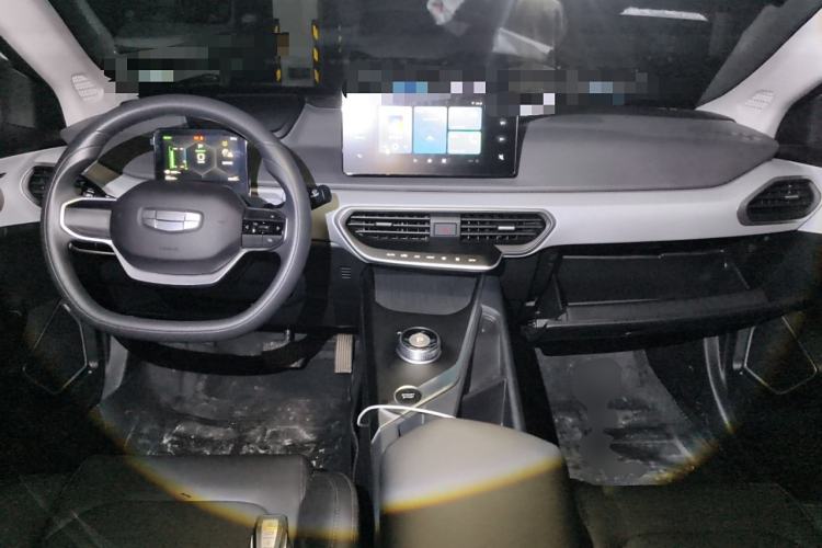 Used Geometry A 2024 500KM Travel Edition Center Console