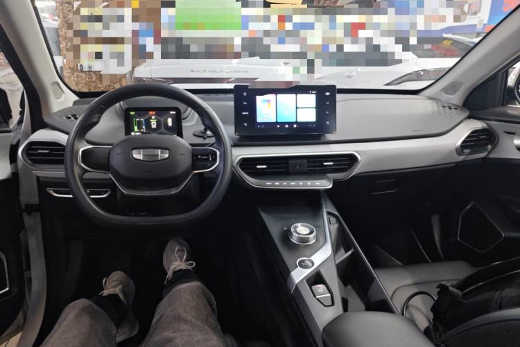 Used Geometry A 2024 410KM Travel Edition Center Console