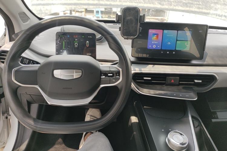 Used Geometry A 2024 410KM Travel Edition Center Console