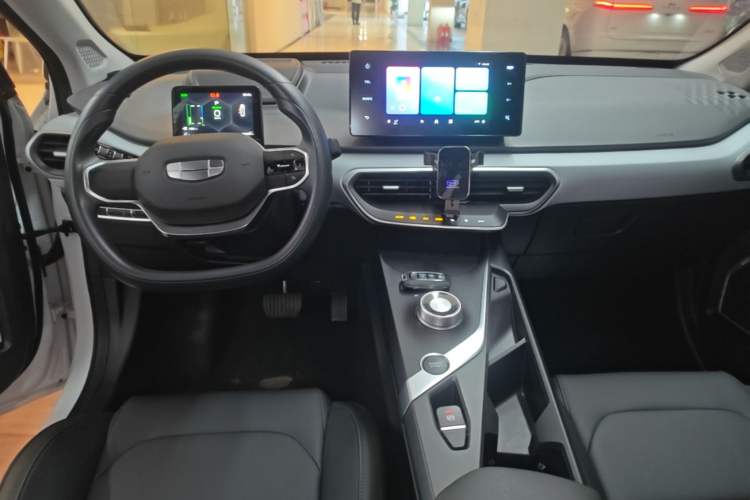 Used Geometry A 2024 410KM Travel Edition Center Console