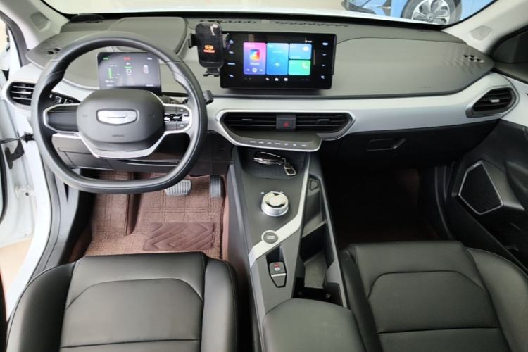 Used Geometry A 2024 410KM Travel Edition Center Console