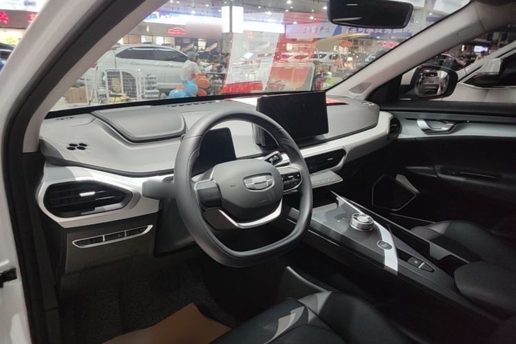 Used Geometry A 2024 410KM Travel Edition Center Console