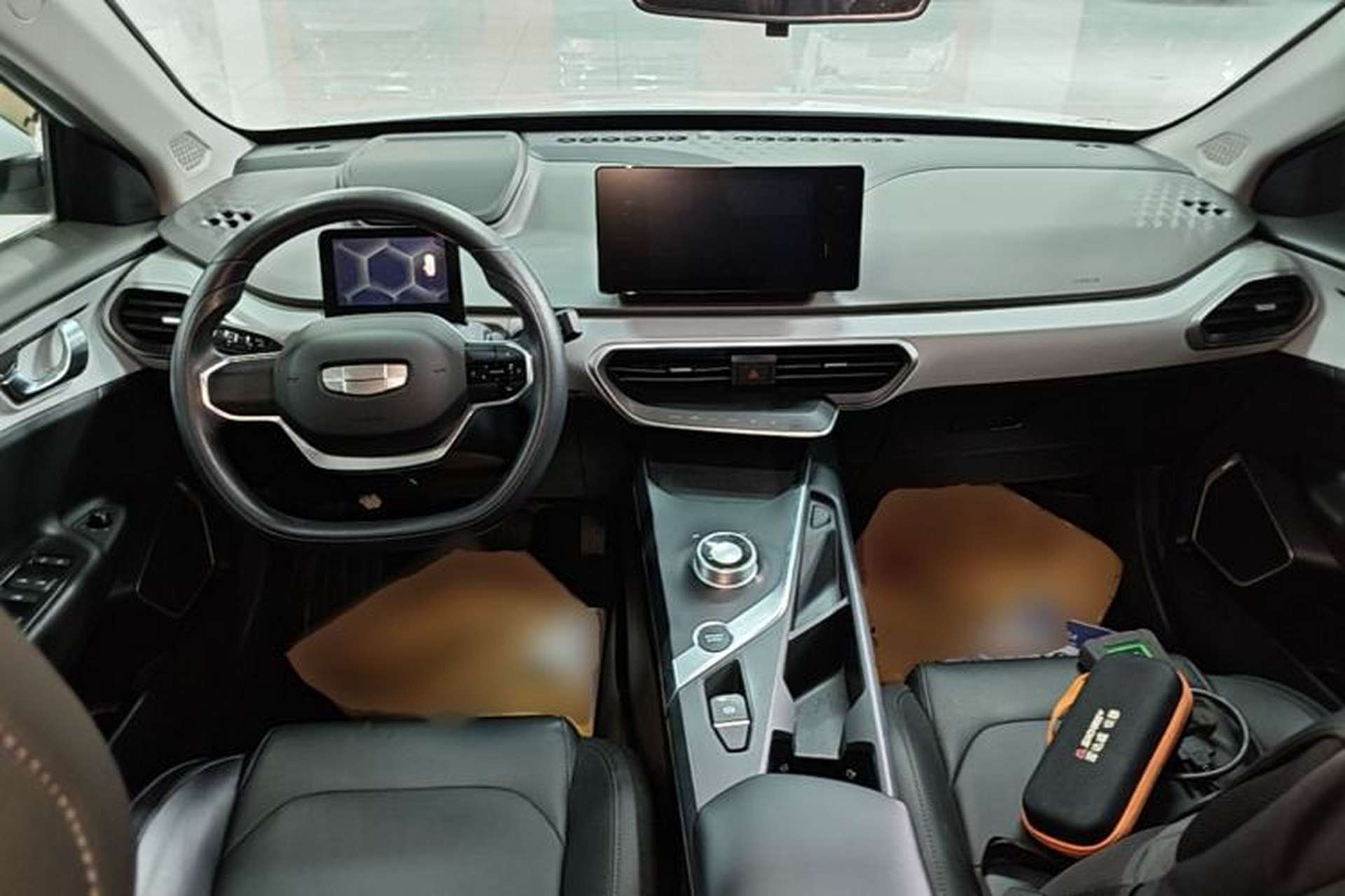 Used Geometry A 2024 410KM Travel Edition Center Console