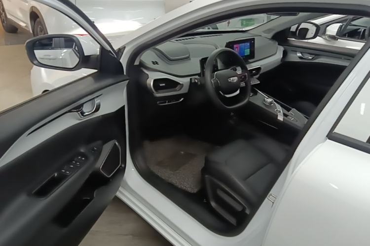 Used Geometry A 2024 410KM Travel Edition Driver Seat