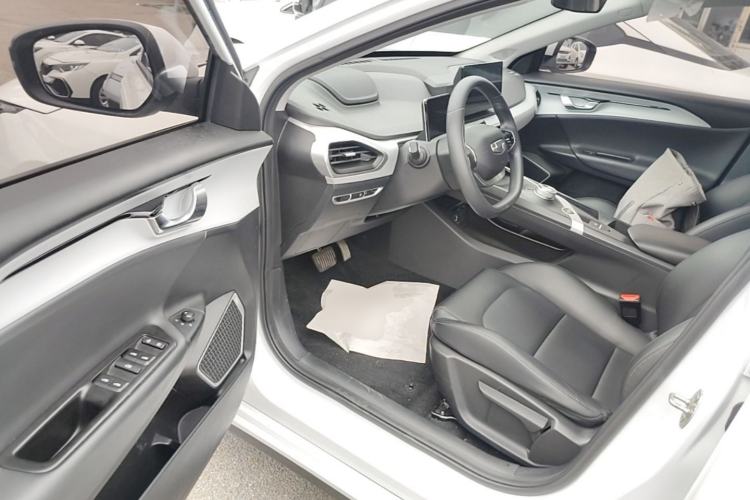 Used Geometry A 2024 410KM Travel Edition Driver Seat