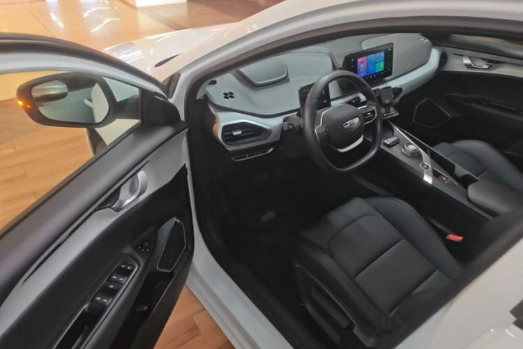 Used Geometry A 2024 410KM Travel Edition Driver Seat