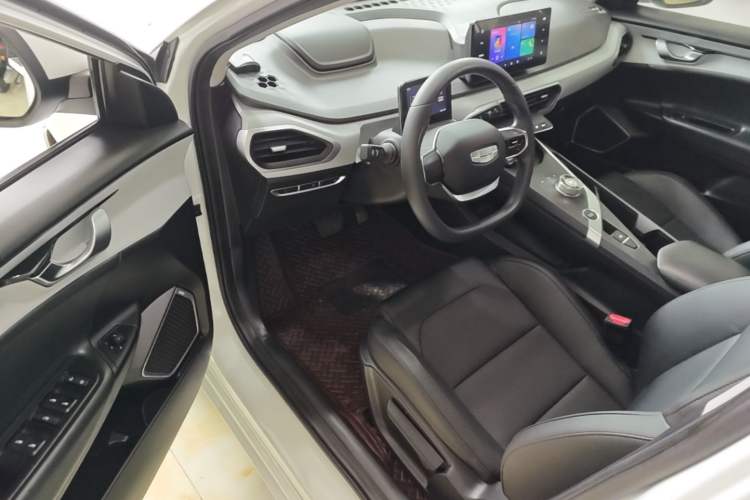 Used Geometry A 2024 410KM Travel Edition Driver Seat