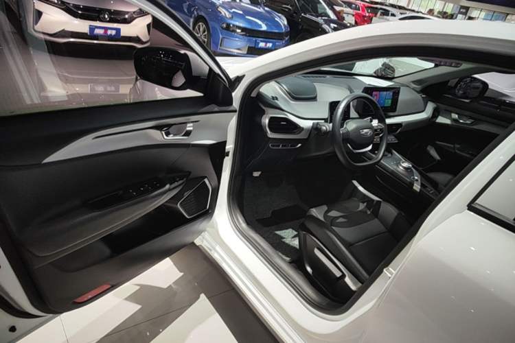 Used Geometry A 2024 410KM Travel Edition Driver Seat