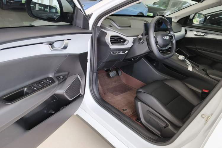 Used Geometry A 2024 410KM Travel Edition Driver Seat