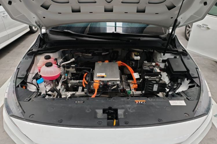 Used Geometry A 2024 410KM Travel Edition Engine Bay