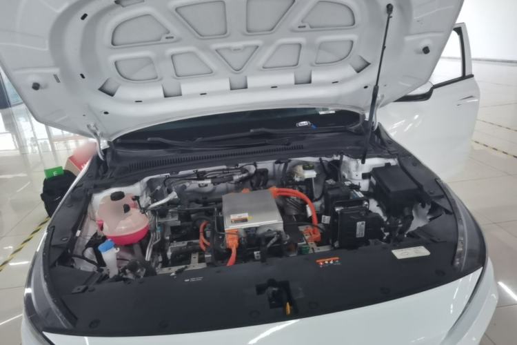 Used Geometry A 2024 410KM Travel Edition Engine Bay