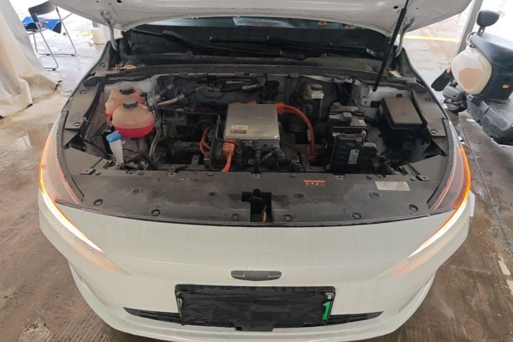 Used Geometry A 2024 410KM Travel Edition Engine Bay