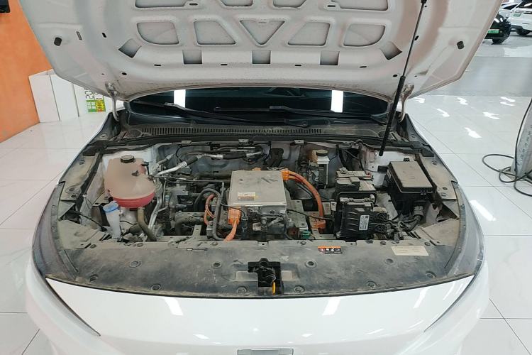 Used Geometry A 2024 410KM Travel Edition Engine Bay