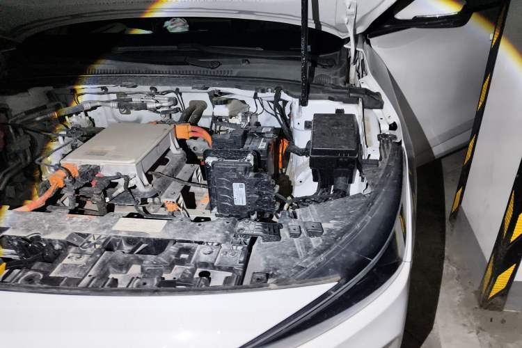 Used Geometry A 2024 500KM Travel Edition Engine Bay Left