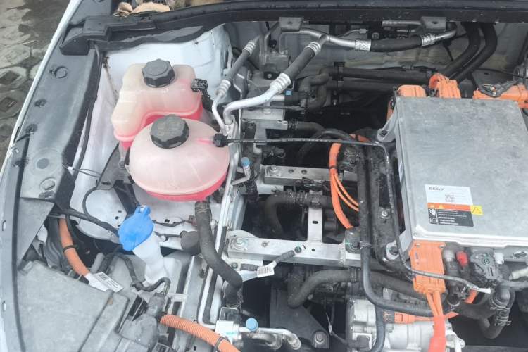 Used Geometry A 2024 410KM Travel Edition Engine Bay Right