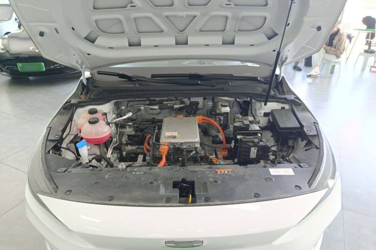 Used Geometry A 2024 410KM Travel Edition Engine Bay