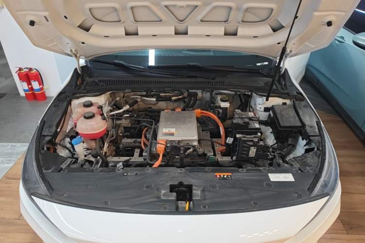 Used Geometry A 2024 410KM Travel Edition Engine Bay