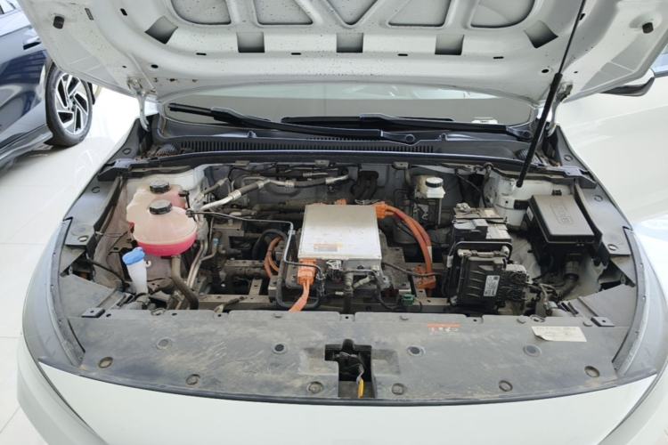 Used Geometry A 2024 410KM Travel Edition Engine Bay