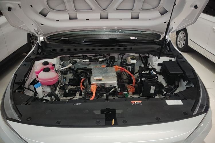 Used Geometry A 2024 410KM Travel Edition Engine Bay
