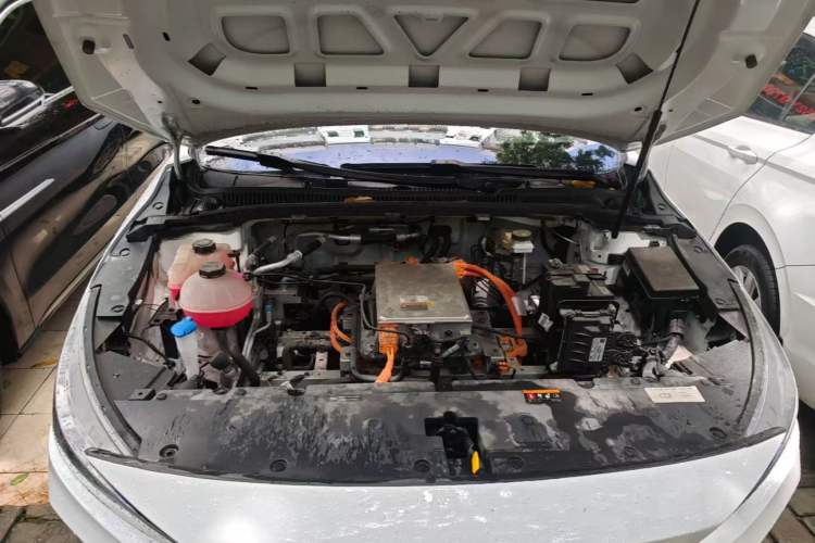 Used Geometry A 2024 410KM Travel Edition Engine Bay
