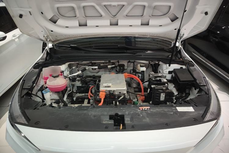 Used Geometry A 2024 410KM Travel Edition Engine Bay