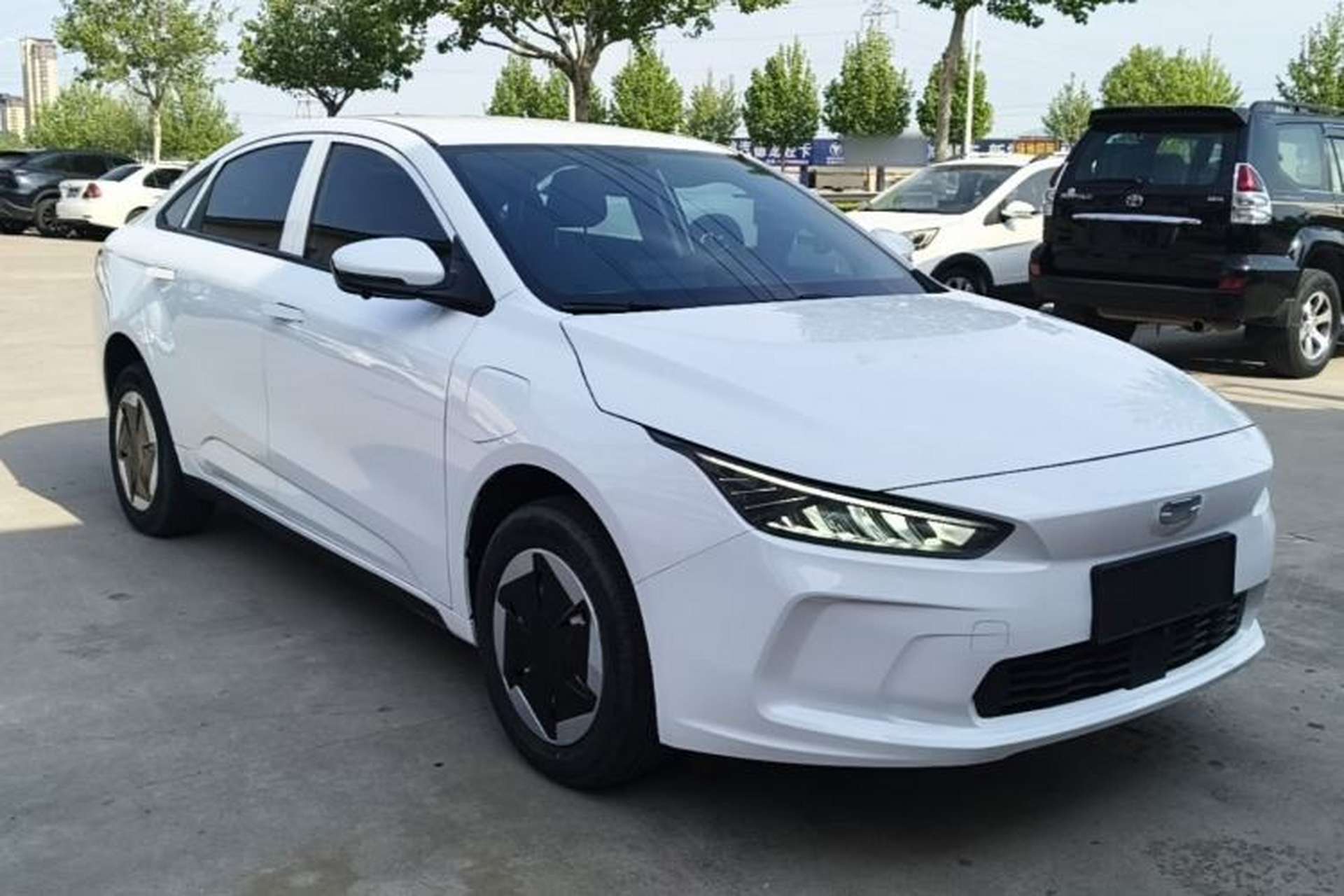 Used Geometry A 2024 410KM Travel Edition Exterior 1