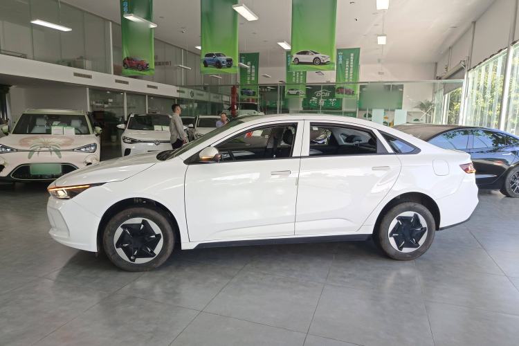 Used Geometry A 2024 410KM Travel Edition Exterior 3