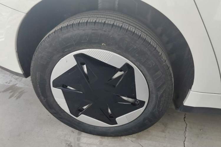 Used Geometry A 2024 410KM Travel Edition Exterior 5